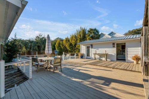 2201 Palm Blvd, Isle Of Palms SC  29451-2349 exterior