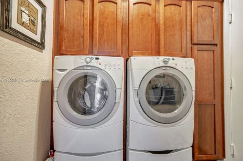 3163 176 Ter, Hollywood FL 33029-5608 exterior