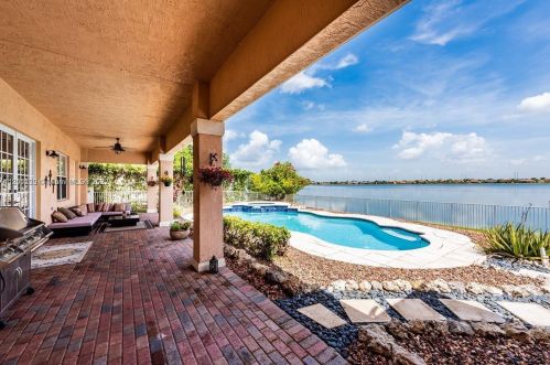 18677 24th St, Hollywood, FL 33029-5933