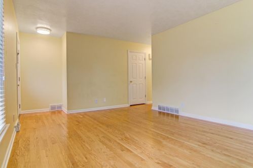 8345 Delaware St, Hammond, IN 46322-1420