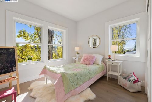 5926 Dover St, Oakland CA  94609-1426 exterior