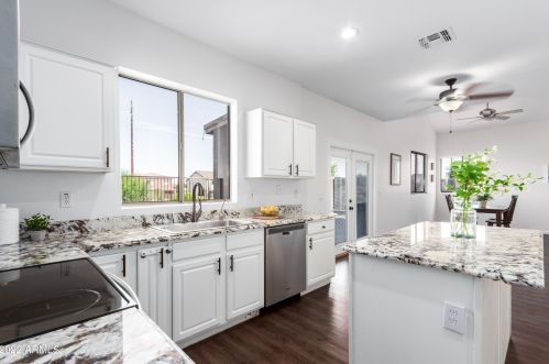 1342 Dunbar Dr, Phoenix AZ 85041-6151 exterior