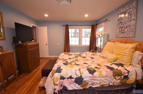 26 Elmwood Ter, Elmwood Park NJ  07407-1729 exterior