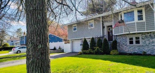 578 Higbie Ln, West Islip, NY 11795-1610