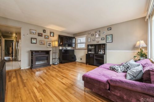 24 Main St, East Brunswick NJ  08816-4768 exterior