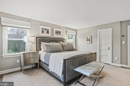 810 Hickory Vale Ln, Great Falls VA  22066-2810 exterior