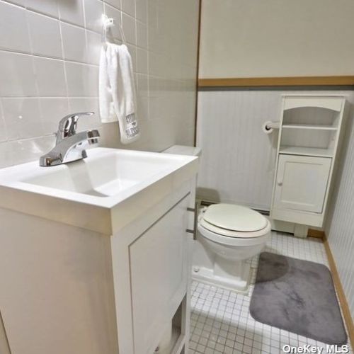 64 Birch St, Lake Grove NY  11755-2743 exterior