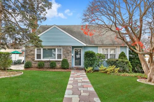 166 Pershing Ave, New Rochelle, NY 10801-1111