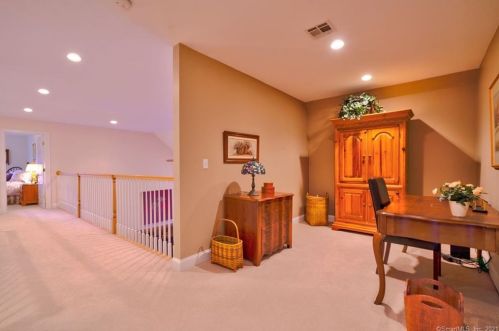 216 Watch Hill Rd, Kensington CT  06037-3657 exterior