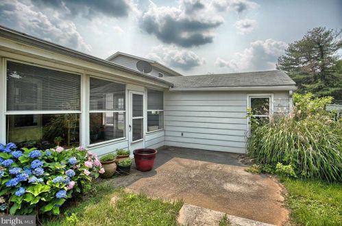 3000 Morningside Dr, Camp Hill PA  17011-5818 exterior