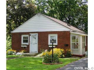 314 Sunrise Dr, Syracuse, NY 13205-2821