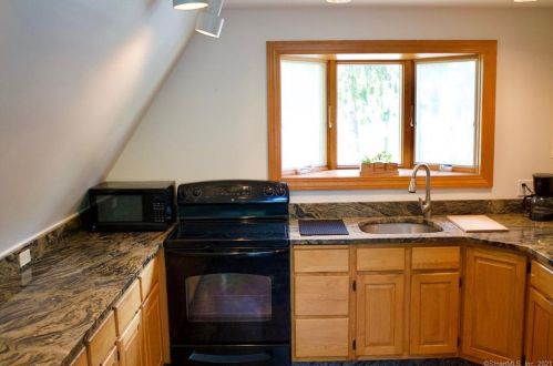 1 Clifton St, Lyme CT  06371-2024 exterior