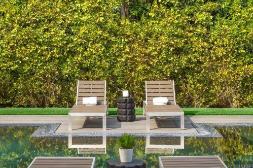 15245 Greenleaf St, Van Nuys CA 91403-4010 exterior