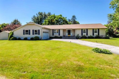 16 William Cir, Stratham NH  03885-2533 exterior