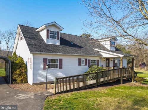 4134 Wood Dr, Walnutport, PA 18088-9737