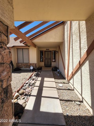 4001 Woodridge Dr, Glendale, AZ 85308-4128