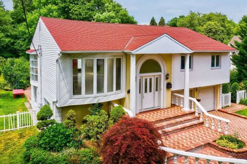 23 Dunhill Rd, New Hyde Park, NY 11040-2248