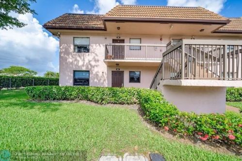 900 106th Ter, Hollywood FL  33026-3908 exterior