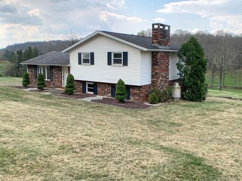 159 Mendon Rd, Van Meter, PA 15479-8740