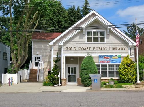 61 Roslyn Dr, Muttontown NY  11545-1733 exterior