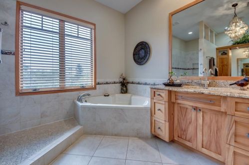 2159 Macadamia Ln, Saint James City FL  33956-2034 exterior