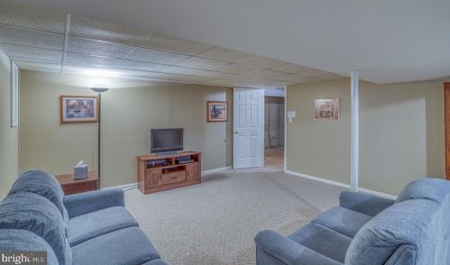 42 Saratoga Dr, New Castle DE  19720-4232 exterior