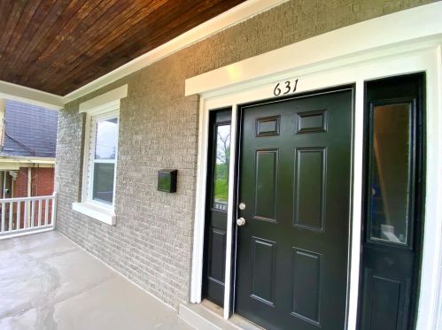 631 Hawthorne Ave, Cincinnati, OH 45205-2318