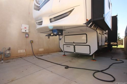 5823 Spice St, Lancaster CA  93536-2348 exterior