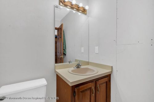 6 Diane Dr, Bricktown NJ  08724-4367 exterior