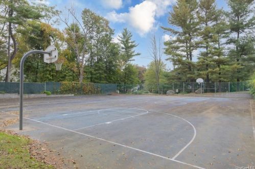 11 Lenox Ct, Airmont NY  10901-8012 exterior
