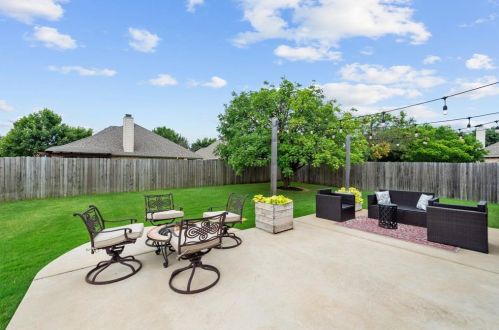 5801 Greenmeadow Dr, Argyle TX  76226-2266 exterior