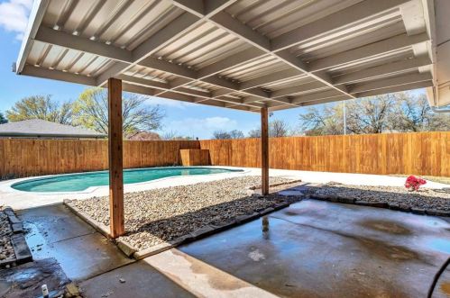 702 Carleton Dr, Richardson TX  75081-5906 exterior