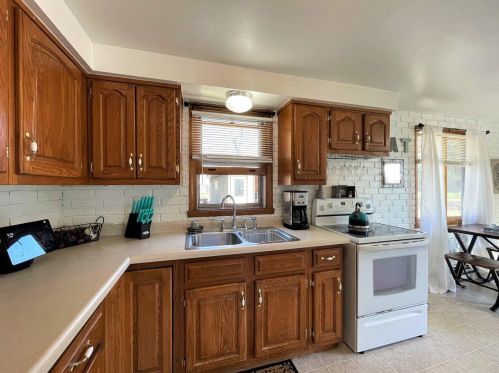 654 Idlewild Ct, Green Bay, WI 54303-6516