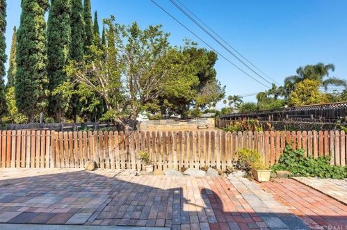 5551 Fullerton Ave, Buena Park CA  90621-1913 exterior