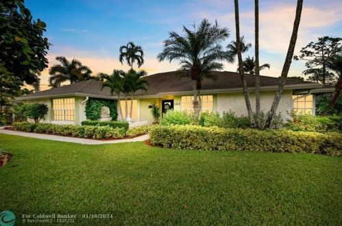 342 Knotty Wood Ln, West Palm Beach FL  33414-7807 exterior