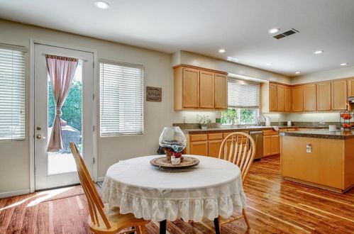 361 Majestic Dr, Hollister CA  95023-7032 exterior