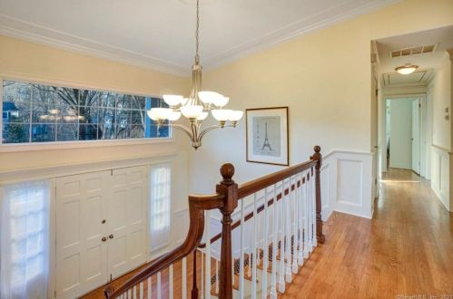 119 Dundee Rd, Stamford CT  06903-3625 exterior