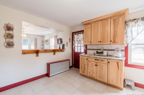 996 Hartford Tpke, Waterford CT  06385-4035 exterior