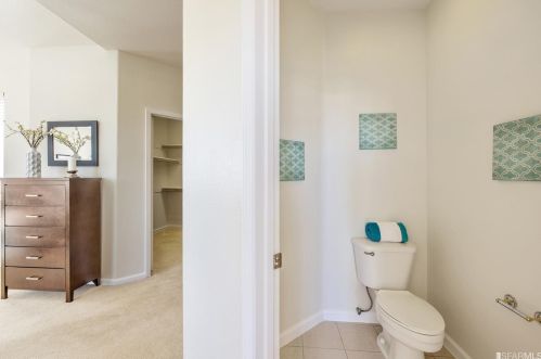 600 Landmark Ln, Redwood City CA  94065-2888 exterior