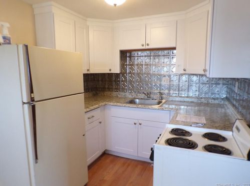 889 Farmington Ave, Bristol, CT 06010-3948