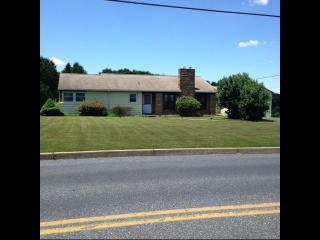 16 Main St, Akron, PA 17501-1116
