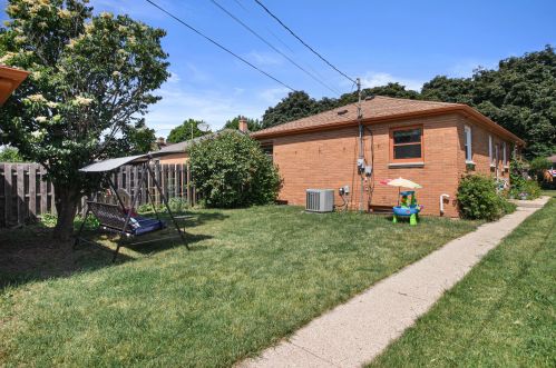 4047 89th St, Milwaukee, WI 53228-2207