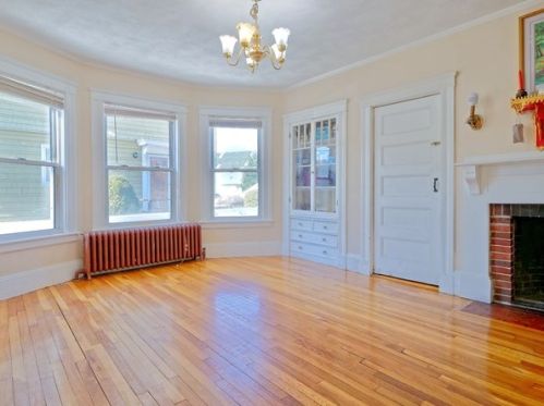 33 Myrtle St, Saugus MA 01906-4326 exterior