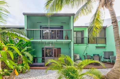 9820 Mariners Ave, Key Largo, FL 33037-2348