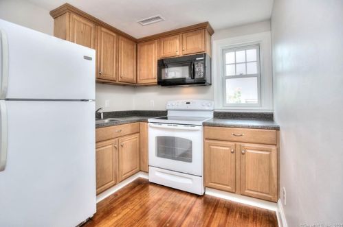 194 South Ave, New Canaan CT  06840-5728 exterior