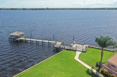 3308 Sandpiper Cir, Port Saint Lucie FL  34952-6102 exterior