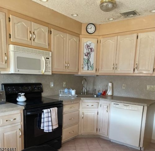 291 Squaw Brook Rd, Paterson, NJ 07508-2762