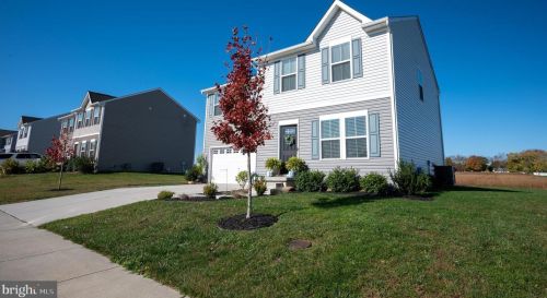 318 Bluecoat St, Dover, DE 19901-8862