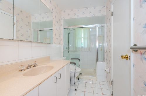 620 Dyre Ave, West Islip NY  11795-3312 exterior