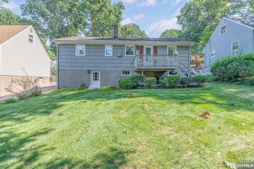 18 Winters St, Oakland NJ  07436-2623 exterior